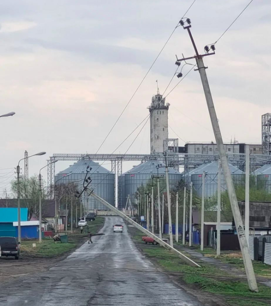 Фото Дом разрушен возле церкви. Опубликованы кадры мощного урагана в Новосибирской области 6